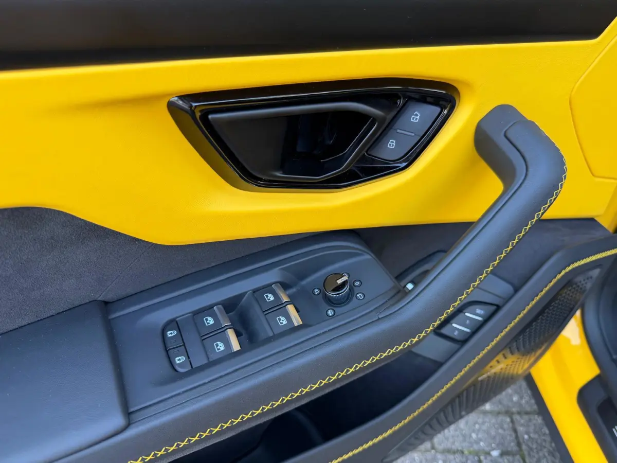 4.0 V8 Hybrid /Akra/Pano/B&O