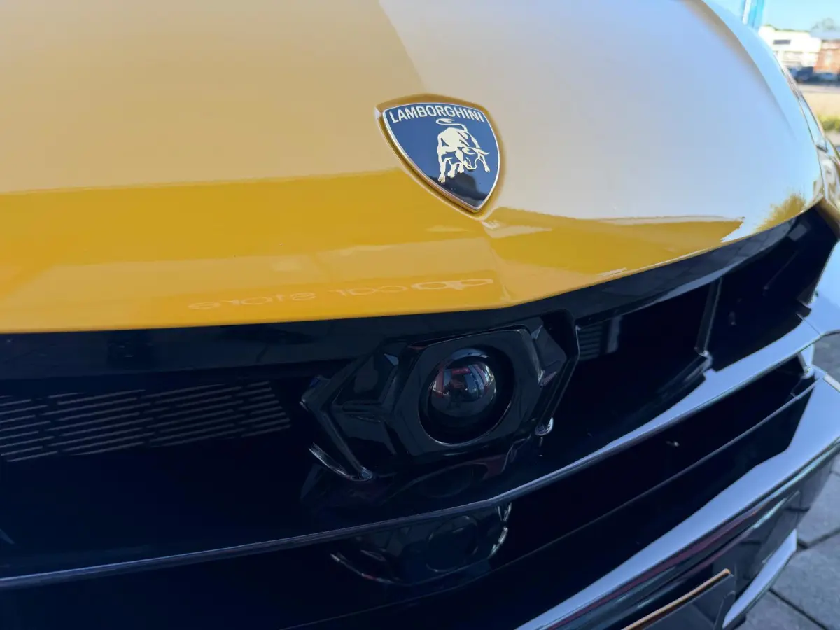 4.0 V8 Hybrid /Akra/Pano/B&O