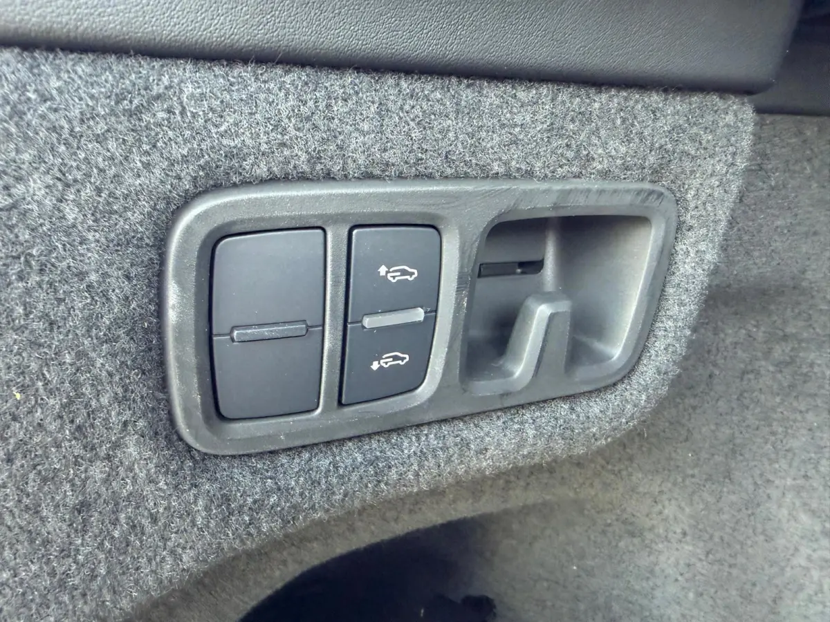 4.0 V8 Hybrid /Akra/Pano/B&O