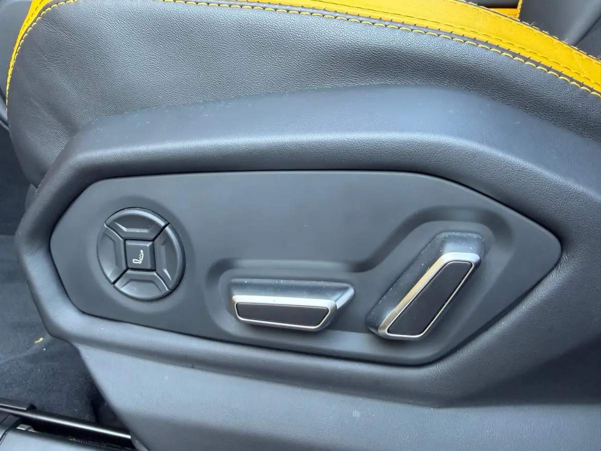 4.0 V8 Hybrid /Akra/Pano/B&O