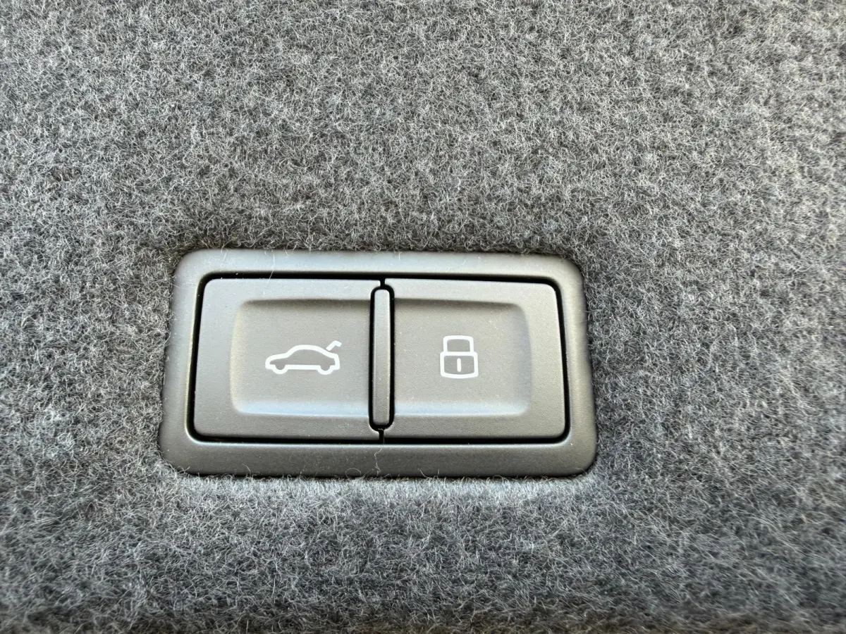 4.0 V8 Hybrid /Akra/Pano/B&O