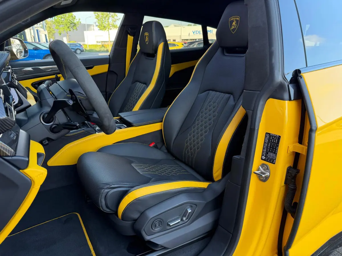 4.0 V8 Hybrid /Akra/Pano/B&O