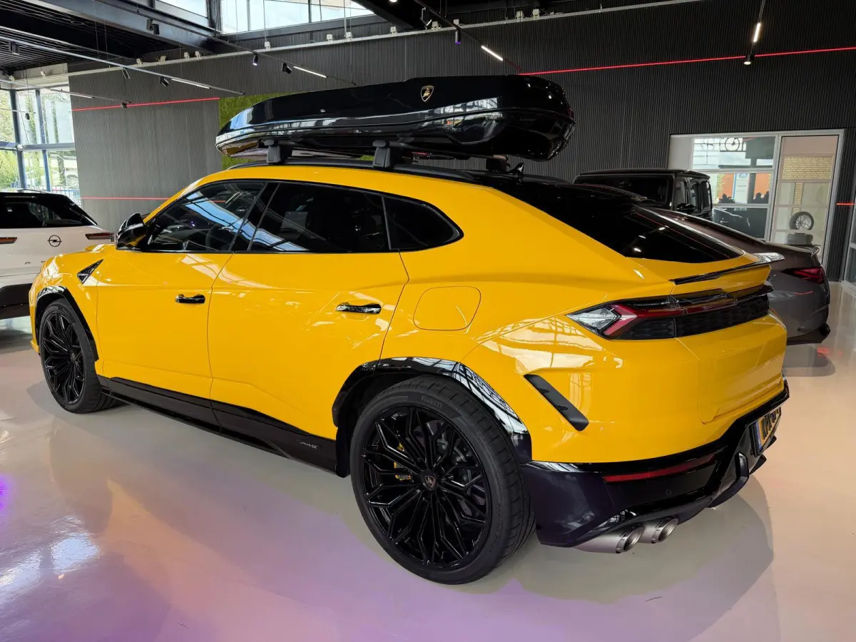 4.0 V8 Hybrid /Akra/Pano/B&O