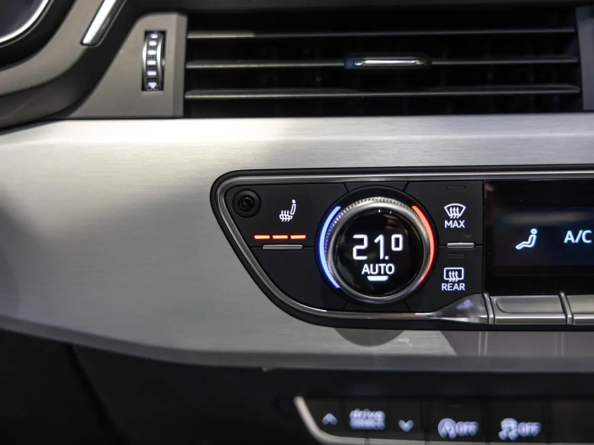 40 TFSI S-Line edition / 204pk / Panorama dak / Trekhaak / Stoelverwarming /