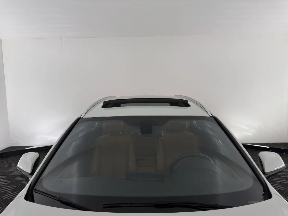 318i Luxury Edition (INCL-BTW) Aut. *PANO | LEATHER | FULL-LED | HEATED-SPORTSEATS | DIGI-COCKPIT | NAVI-FULLMAP | ECC | PDC | CRUISE | TOWBAR | 17''ALU*