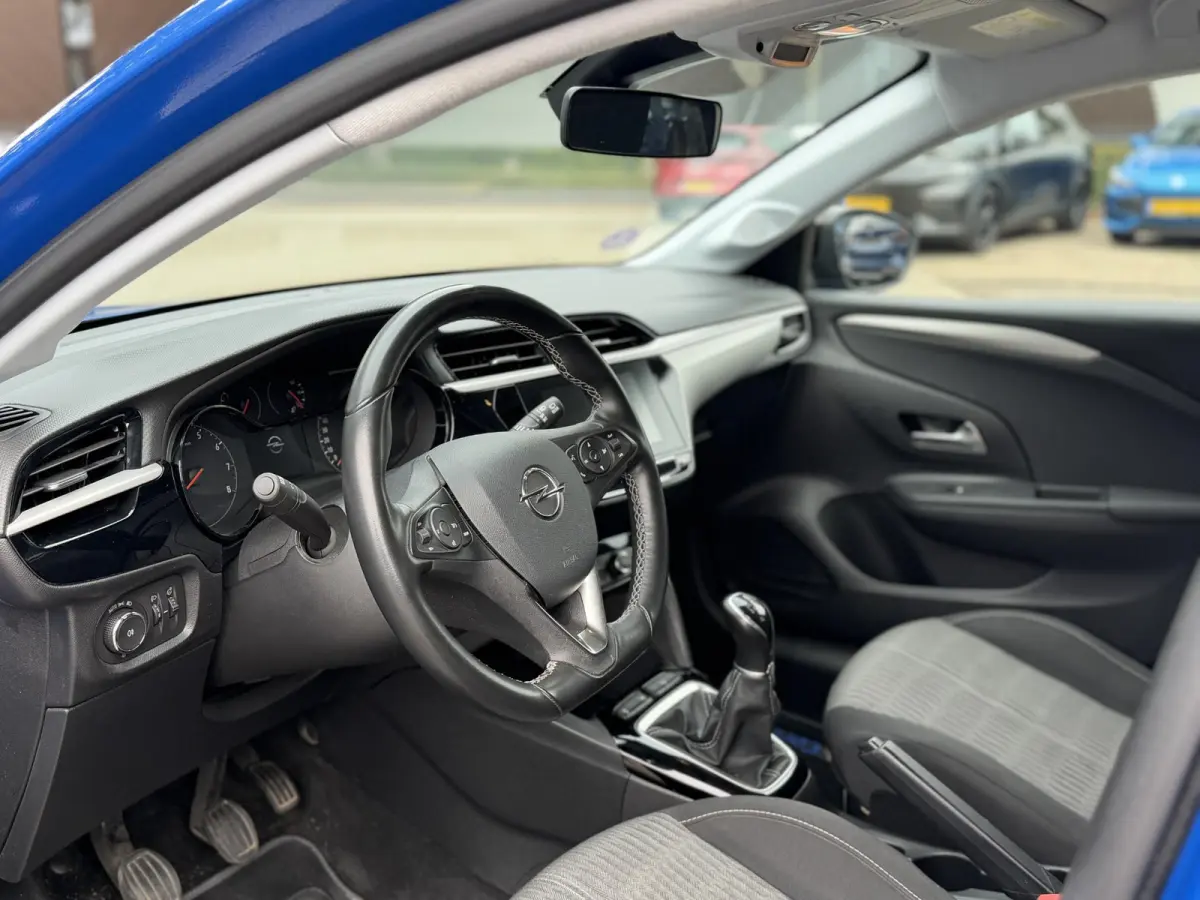 1.2 Edition Sport VAN €13.900,- VOOR €12.440,- | UW HERFSTVOORDEEL: €1.460,- | CAMERA | APPLE CARPLAY & ANDROID AUTO | CRUISE CONTROL | PDC | OPEL DEALER ONDERHOUDEN | ORIGINEEL NEDERL