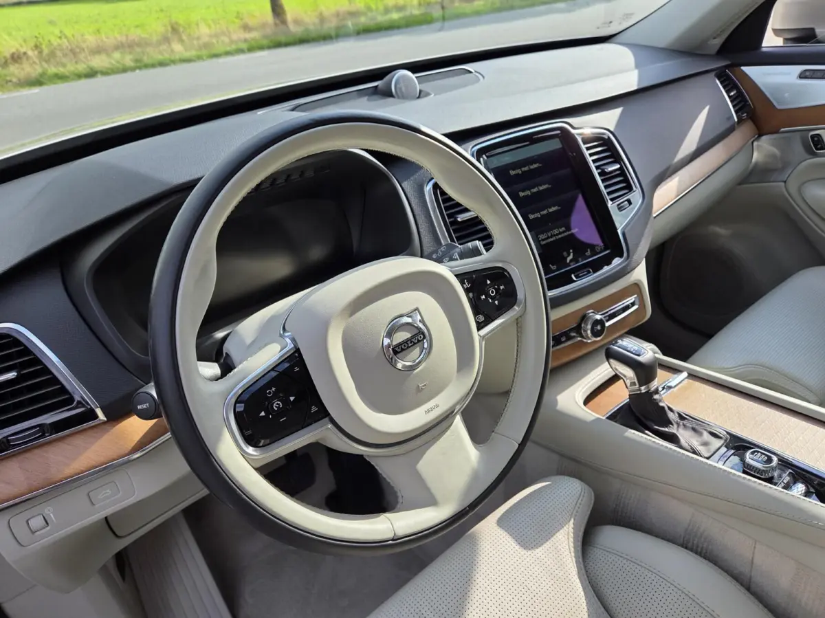 2.0 T6 AWD Inscription | 1e Eigenaar / 43.245 KM! | Trekhaak / B&W / Luchtvering | Dealer OH / Nieuw € 111.000