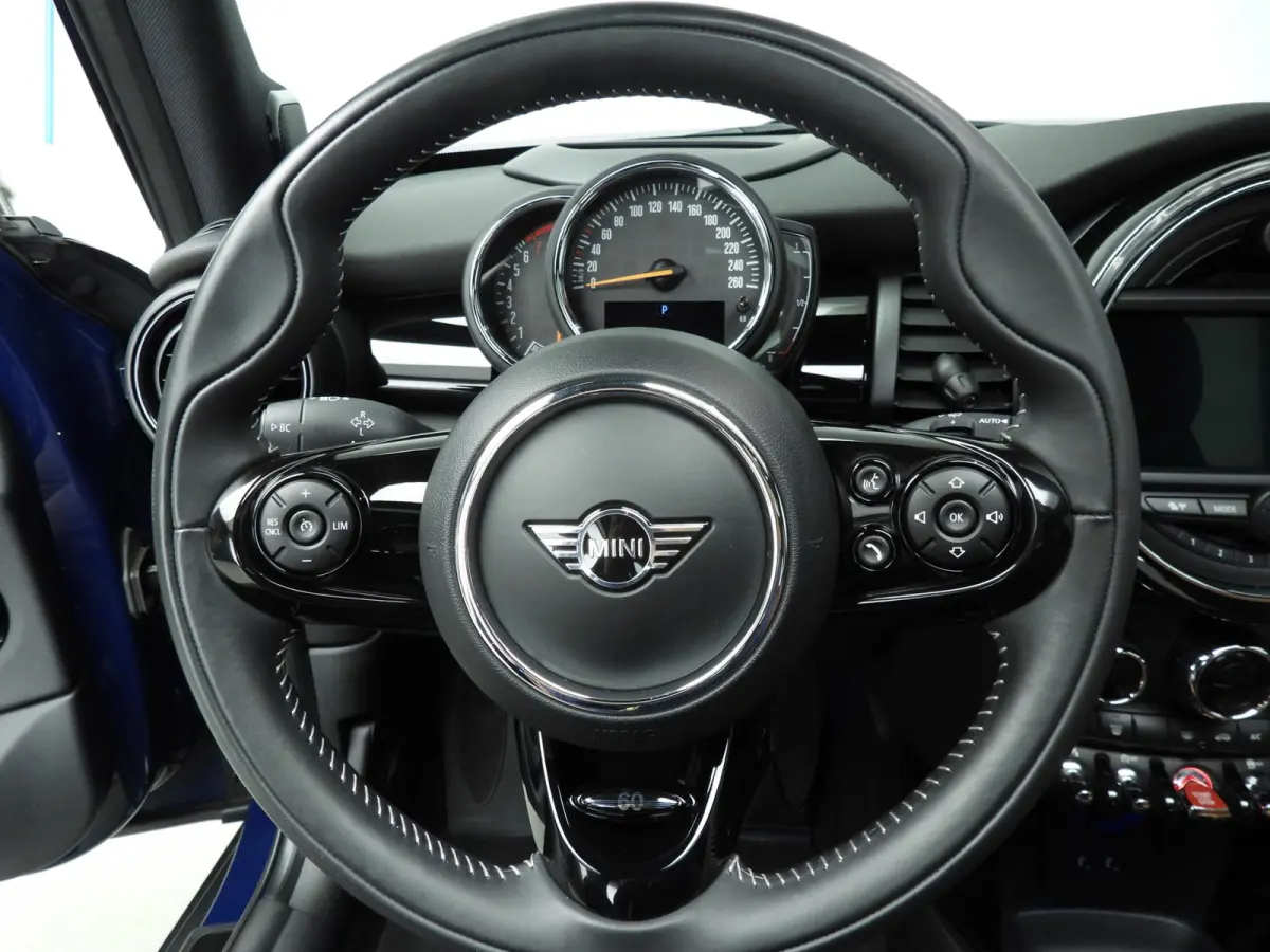 1.5 Cooper 60 Years Edition | Comfort Access | Panoramadak | Harman Kardon | Head-Up | Cruise control | Navigatie | Leer Chester Malt Brown | Stoelverwarming |
