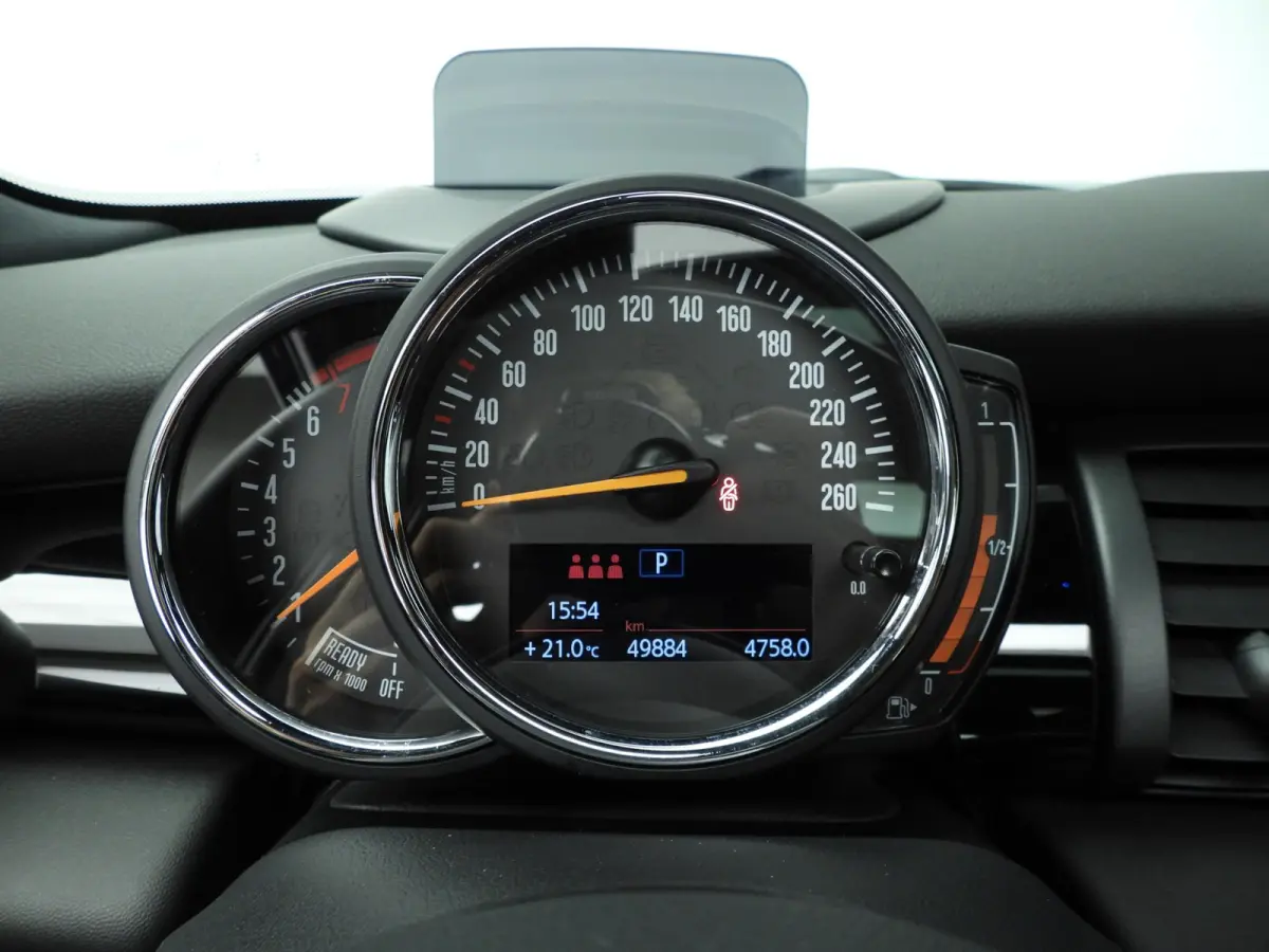 1.5 Cooper 60 Years Edition | Comfort Access | Panoramadak | Harman Kardon | Head-Up | Cruise control | Navigatie | Leer Chester Malt Brown | Stoelverwarming |