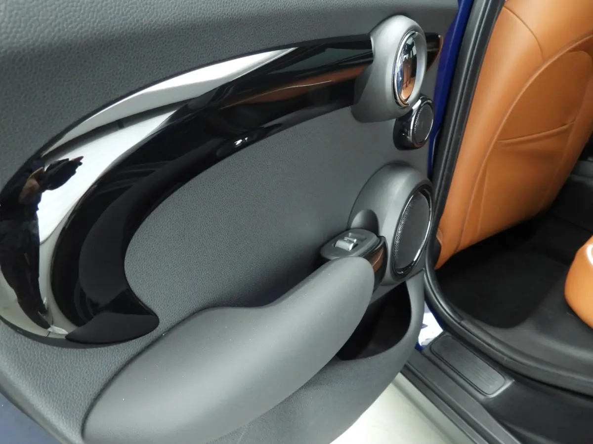 1.5 Cooper 60 Years Edition | Comfort Access | Panoramadak | Harman Kardon | Head-Up | Cruise control | Navigatie | Leer Chester Malt Brown | Stoelverwarming |
