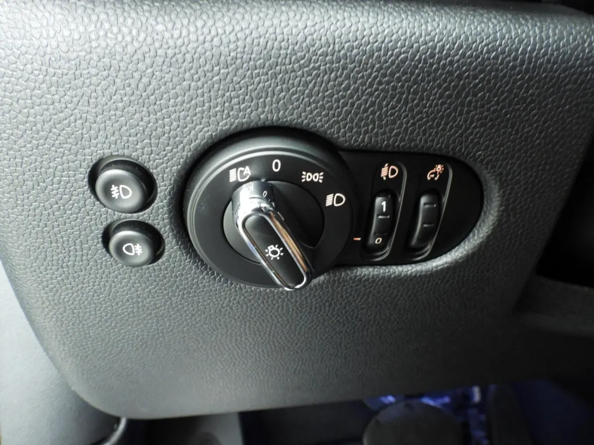 1.5 Cooper 60 Years Edition | Comfort Access | Panoramadak | Harman Kardon | Head-Up | Cruise control | Navigatie | Leer Chester Malt Brown | Stoelverwarming |