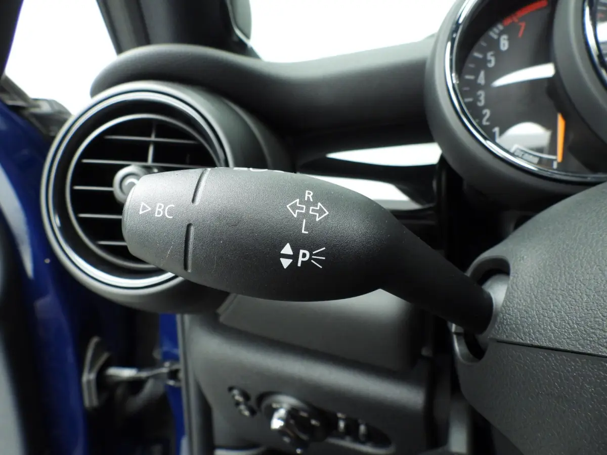 1.5 Cooper 60 Years Edition | Comfort Access | Panoramadak | Harman Kardon | Head-Up | Cruise control | Navigatie | Leer Chester Malt Brown | Stoelverwarming |
