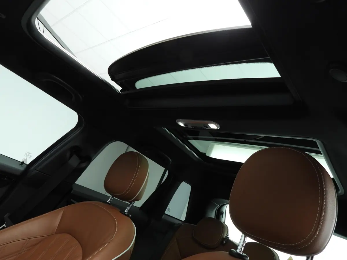 1.5 Cooper 60 Years Edition | Comfort Access | Panoramadak | Harman Kardon | Head-Up | Cruise control | Navigatie | Leer Chester Malt Brown | Stoelverwarming |