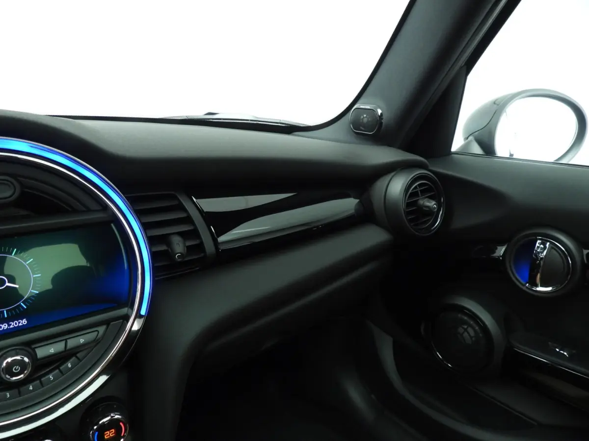 1.5 Cooper 60 Years Edition | Comfort Access | Panoramadak | Harman Kardon | Head-Up | Cruise control | Navigatie | Leer Chester Malt Brown | Stoelverwarming |