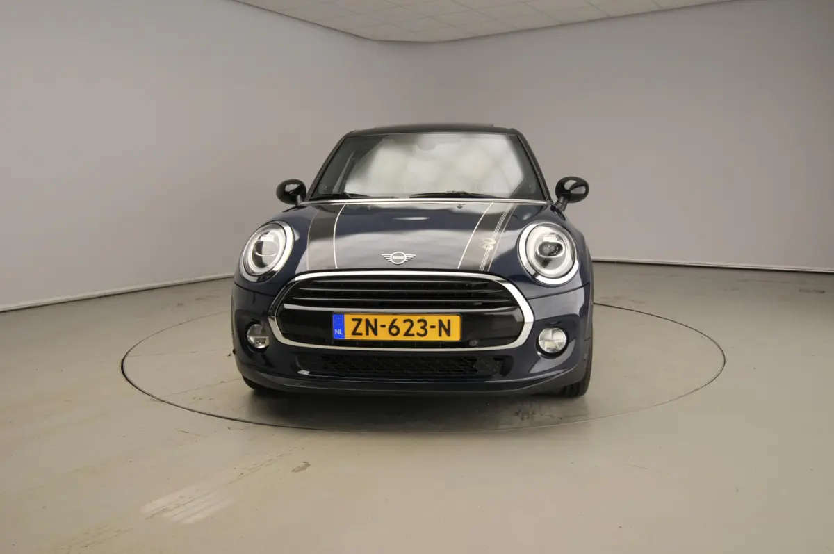 1.5 Cooper 60 Years Edition | Comfort Access | Panoramadak | Harman Kardon | Head-Up | Cruise control | Navigatie | Leer Chester Malt Brown | Stoelverwarming |