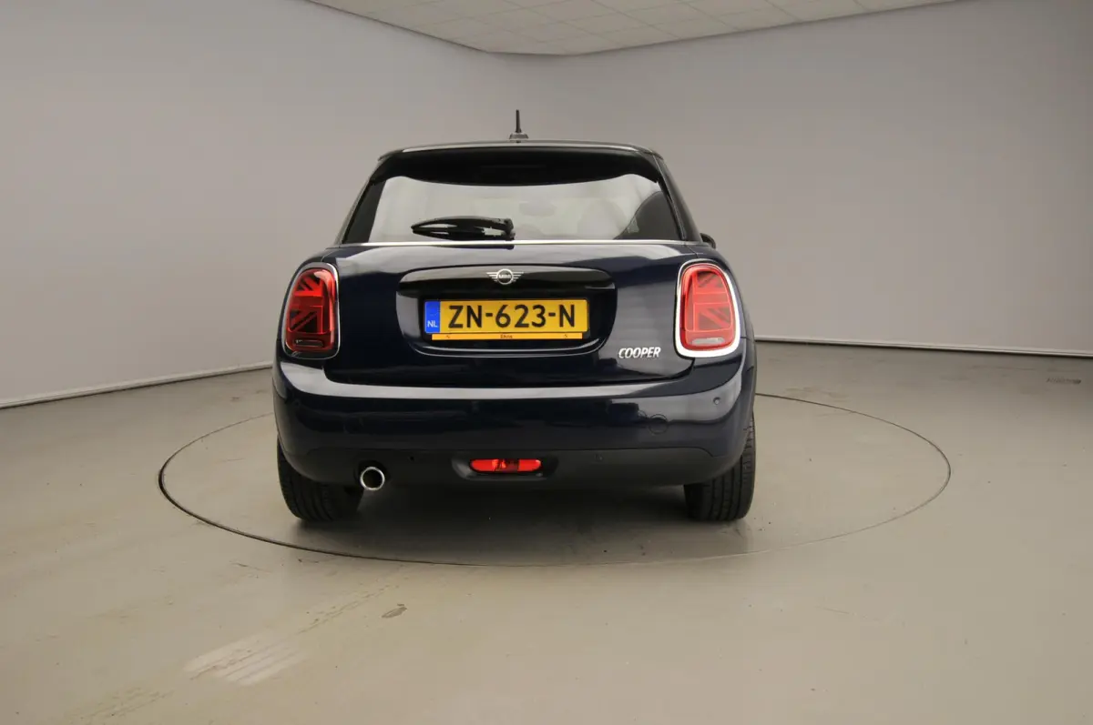1.5 Cooper 60 Years Edition | Comfort Access | Panoramadak | Harman Kardon | Head-Up | Cruise control | Navigatie | Leer Chester Malt Brown | Stoelverwarming |