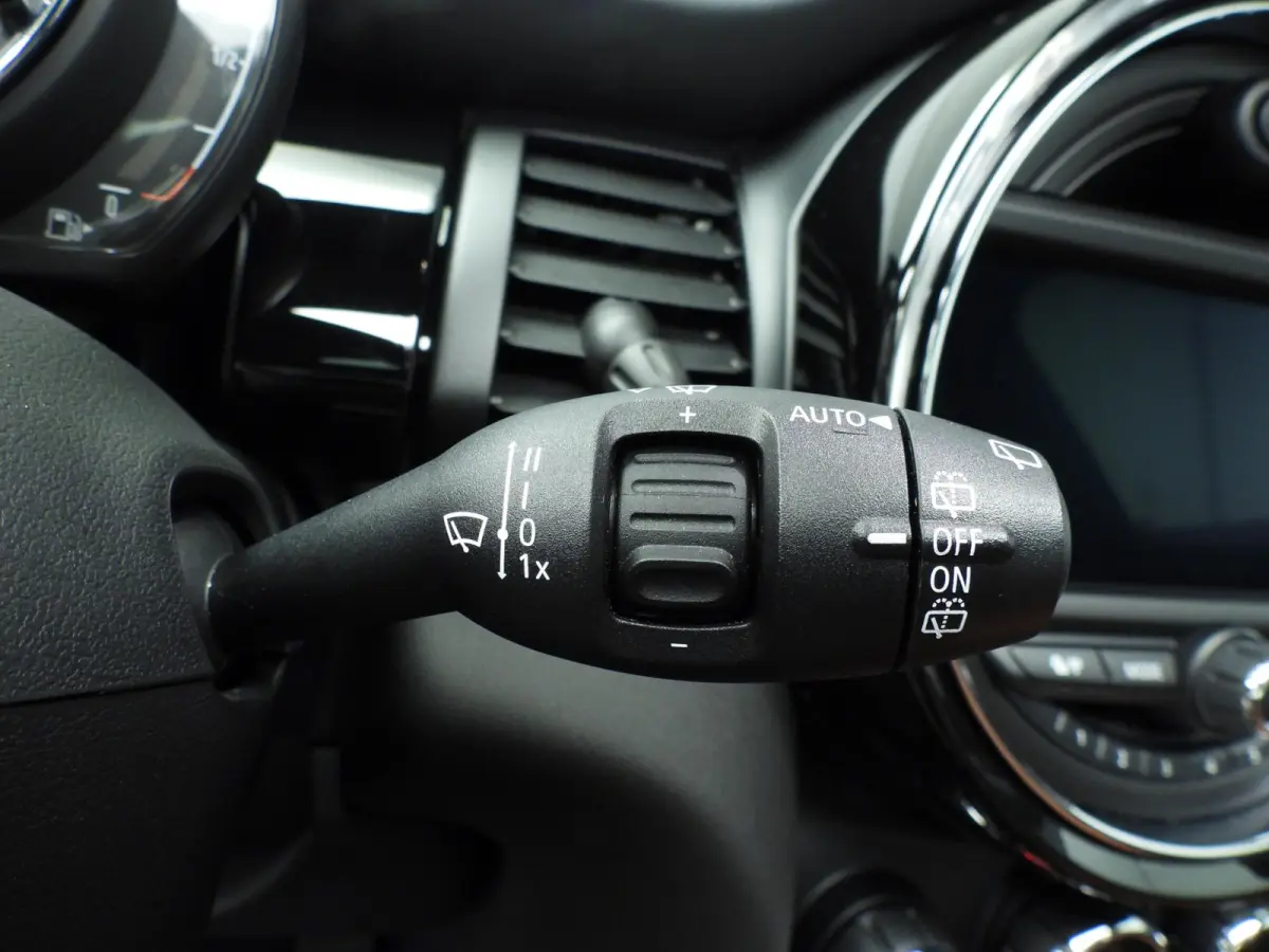 1.5 Cooper 60 Years Edition | Comfort Access | Panoramadak | Harman Kardon | Head-Up | Cruise control | Navigatie | Leer Chester Malt Brown | Stoelverwarming |