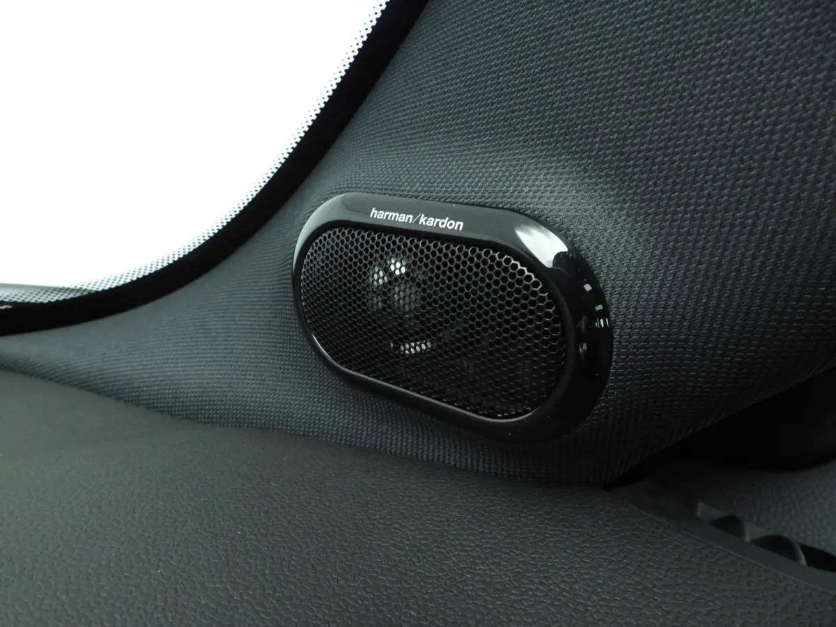 1.5 Cooper 60 Years Edition | Comfort Access | Panoramadak | Harman Kardon | Head-Up | Cruise control | Navigatie | Leer Chester Malt Brown | Stoelverwarming |