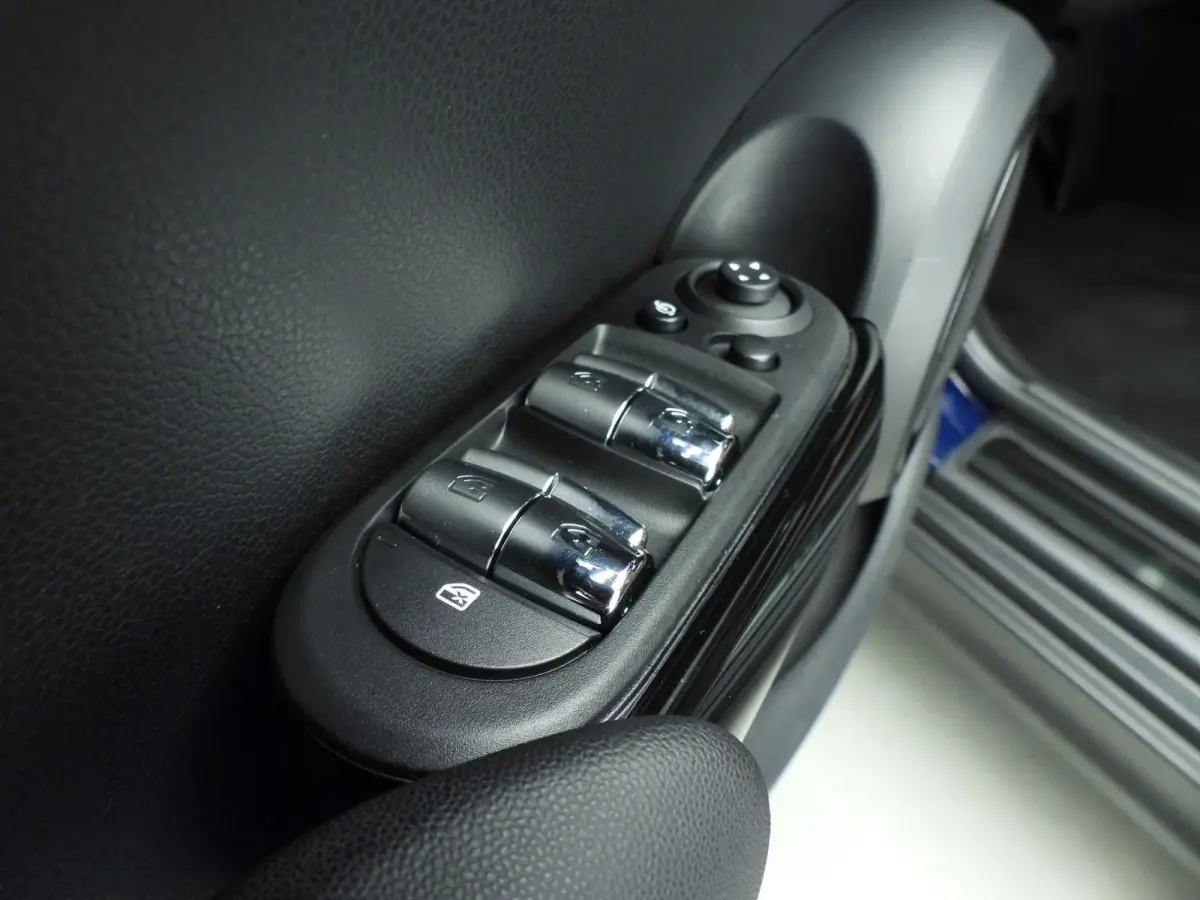 1.5 Cooper 60 Years Edition | Comfort Access | Panoramadak | Harman Kardon | Head-Up | Cruise control | Navigatie | Leer Chester Malt Brown | Stoelverwarming |