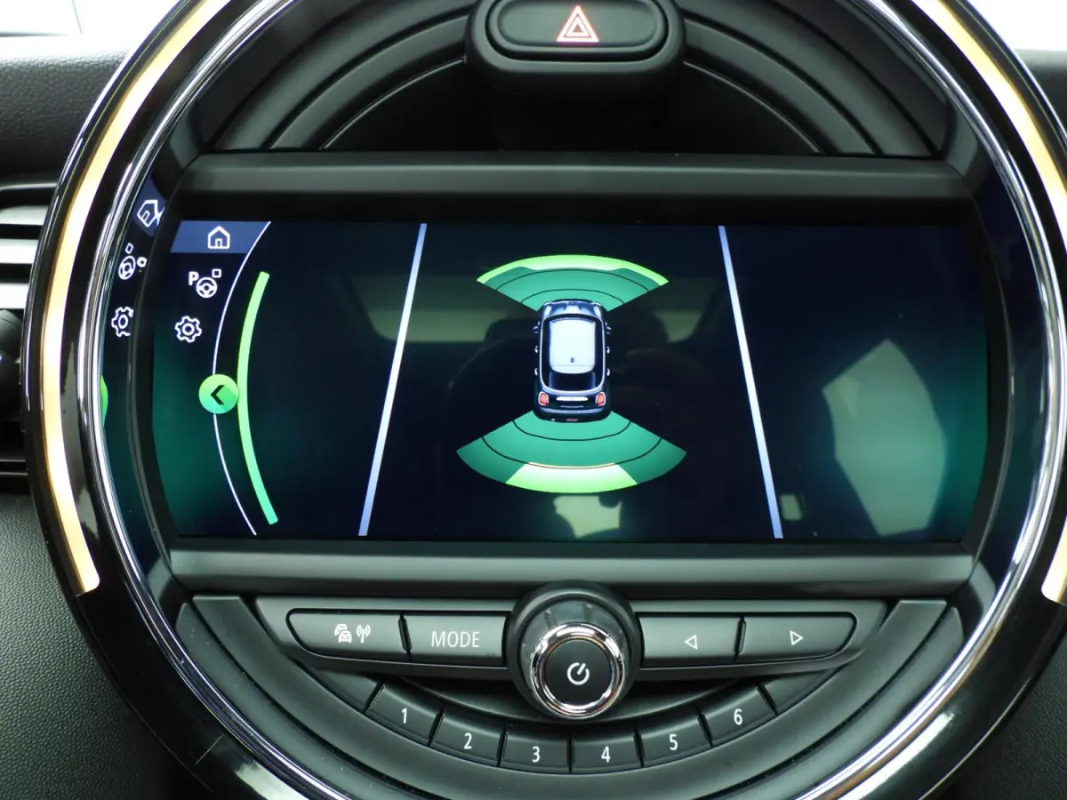 1.5 Cooper 60 Years Edition | Comfort Access | Panoramadak | Harman Kardon | Head-Up | Cruise control | Navigatie | Leer Chester Malt Brown | Stoelverwarming |