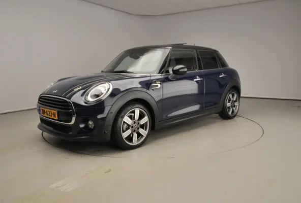 1.5 Cooper 60 Years Edition | Comfort Access | Panoramadak | Harman Kardon | Head-Up | Cruise control | Navigatie | Leer Chester Malt Brown | Stoelverwarming |