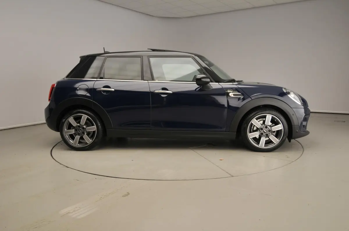 1.5 Cooper 60 Years Edition | Comfort Access | Panoramadak | Harman Kardon | Head-Up | Cruise control | Navigatie | Leer Chester Malt Brown | Stoelverwarming |