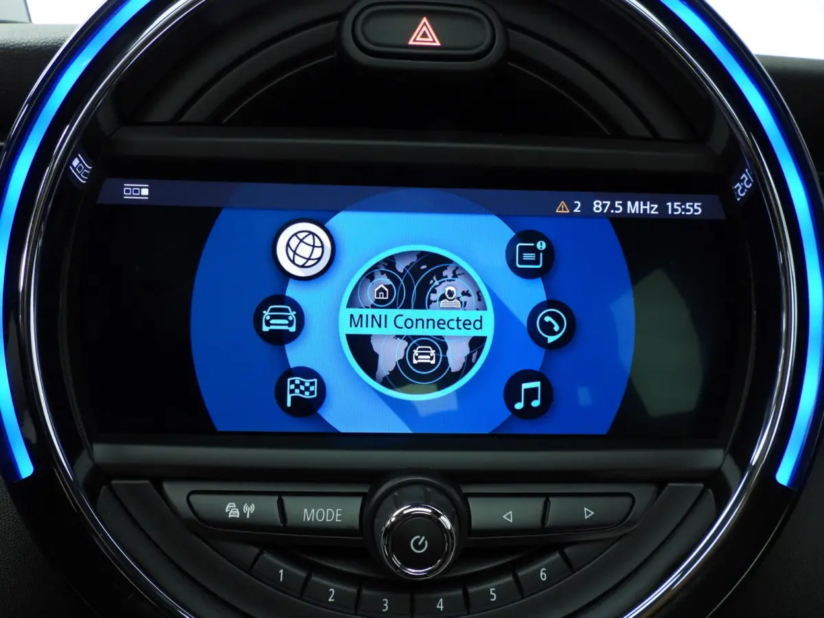 1.5 Cooper 60 Years Edition | Comfort Access | Panoramadak | Harman Kardon | Head-Up | Cruise control | Navigatie | Leer Chester Malt Brown | Stoelverwarming |