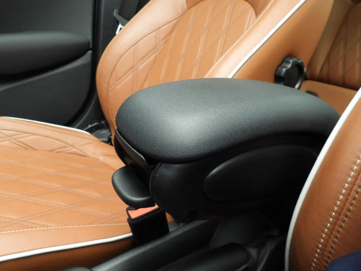 1.5 Cooper 60 Years Edition | Comfort Access | Panoramadak | Harman Kardon | Head-Up | Cruise control | Navigatie | Leer Chester Malt Brown | Stoelverwarming |