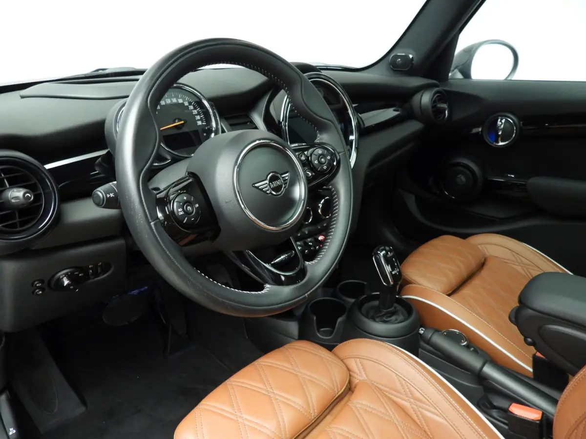 1.5 Cooper 60 Years Edition | Comfort Access | Panoramadak | Harman Kardon | Head-Up | Cruise control | Navigatie | Leer Chester Malt Brown | Stoelverwarming |