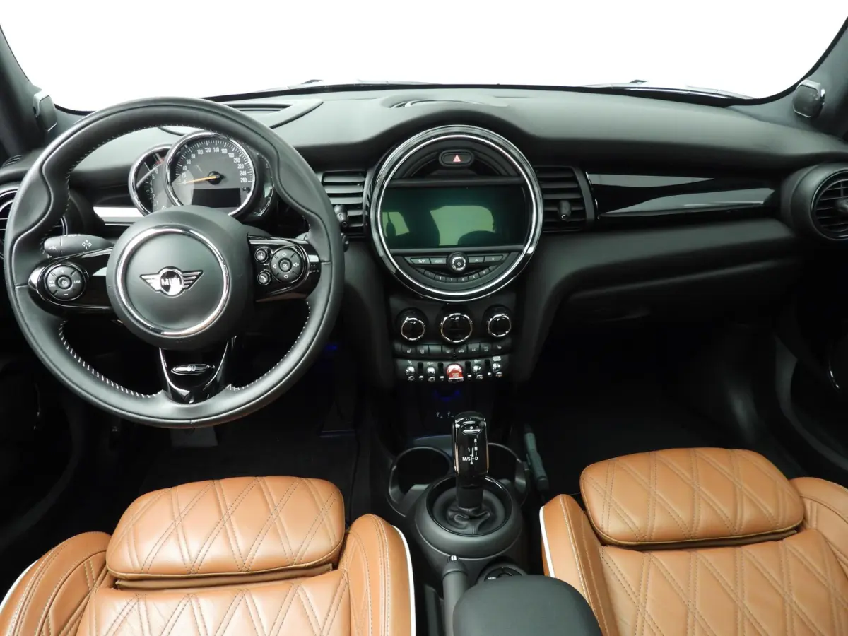 1.5 Cooper 60 Years Edition | Comfort Access | Panoramadak | Harman Kardon | Head-Up | Cruise control | Navigatie | Leer Chester Malt Brown | Stoelverwarming |
