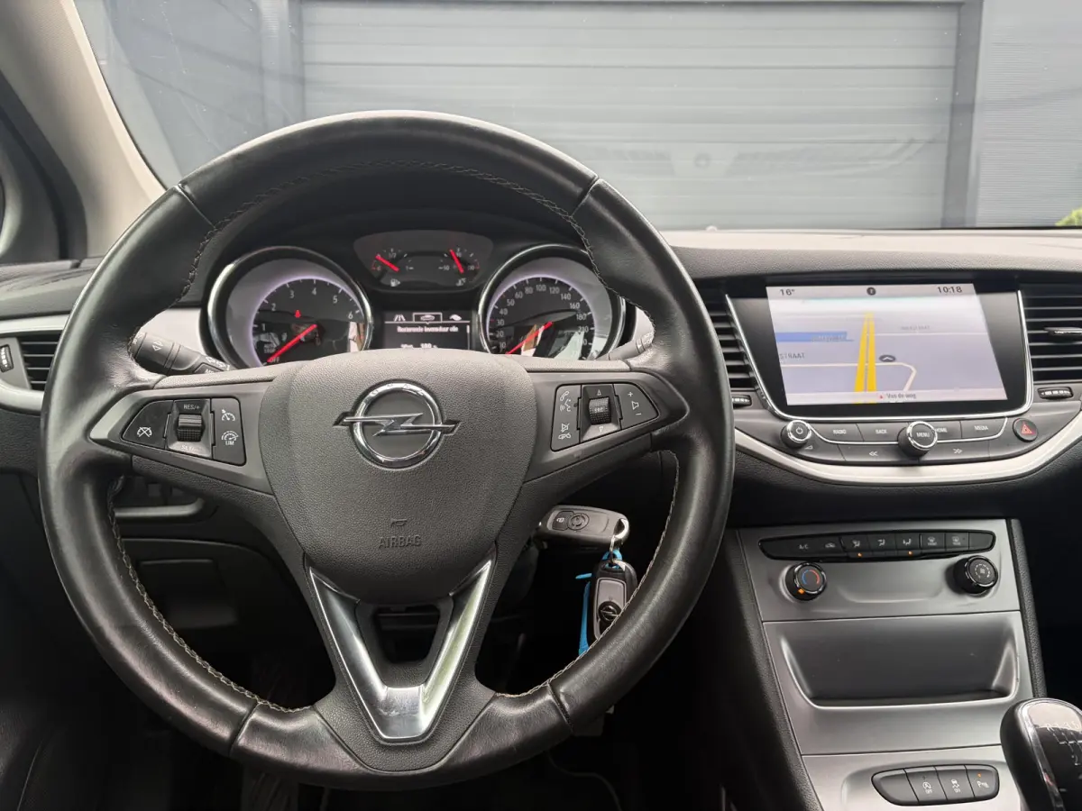 1.0 Online Edition ✓2e Eigenaar✓Carplay✓Navi✓Trekhaak✓Net beurt gehad✓Clima✓Cruise✓Pdc V+A✓105pk✓N.A.P✓Lm velgen✓Apk tot 10-2027