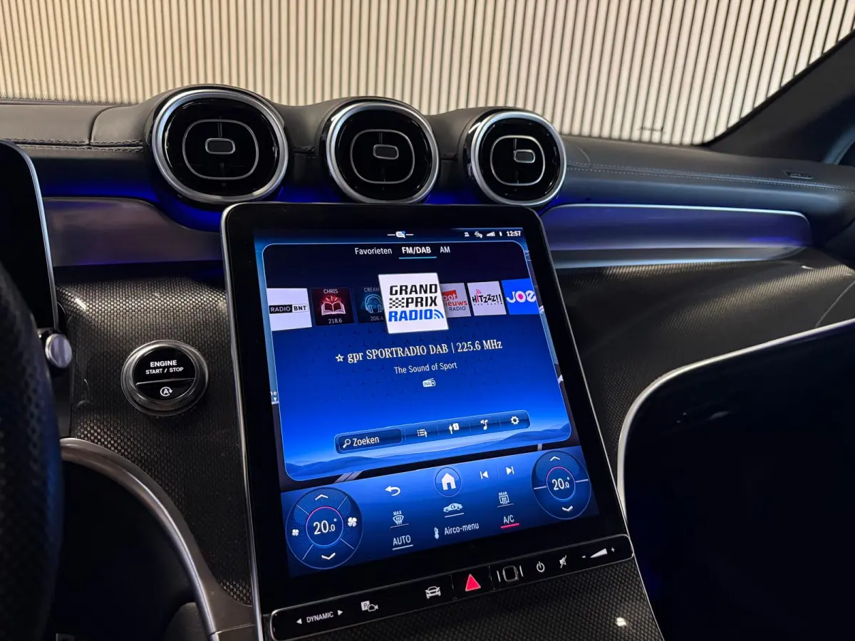 200 4-Matic AMG STYLING-PANORAMADAK-TREKHAAK-CAMERA-APPLE CARPLAY-COMPLEET