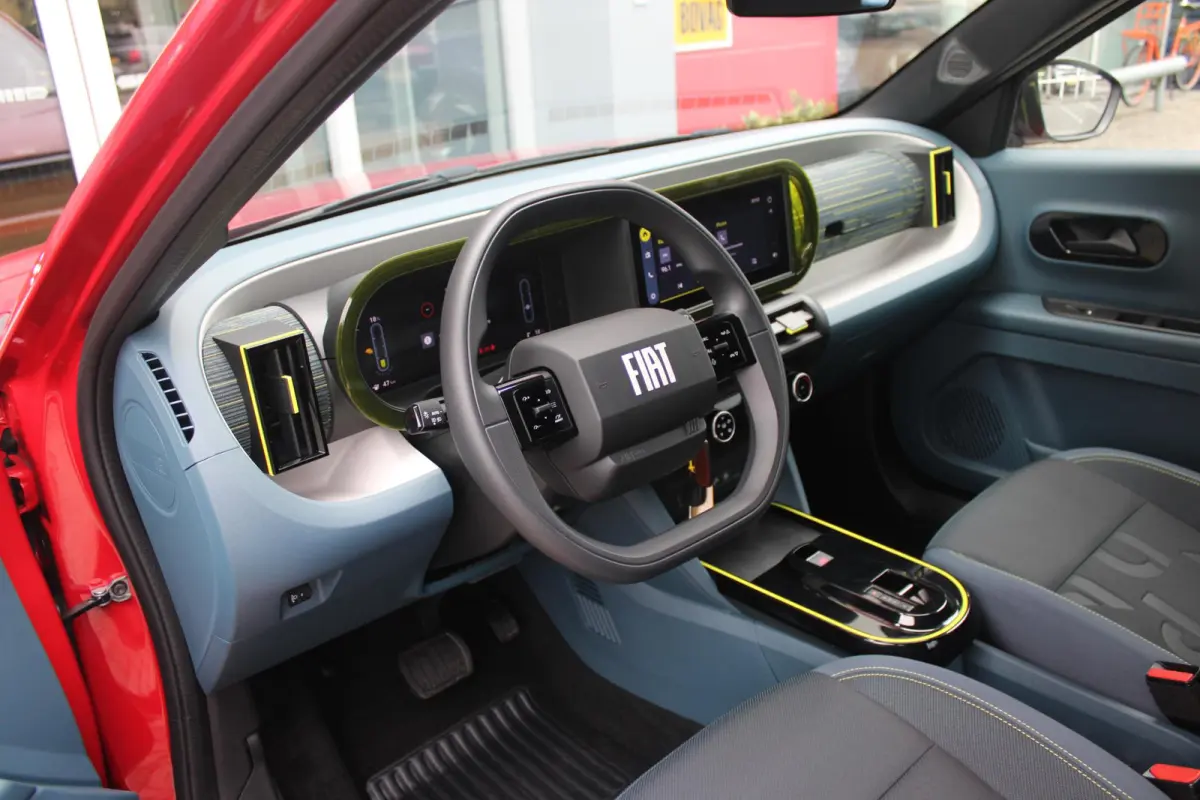 RED 113PK 11 kW 44 kWh | 3-FASE | APPLE CARPLAY/ANDROID AUTO | CRUISE CONTROL | AIRCO | PARKEERSENSOREN ACHTER | LED KOPLAMPEN | SPORTIEVE VELGEN 16" | DAB+ RADIO | DIGITAAL DASHBOARD | ELEK