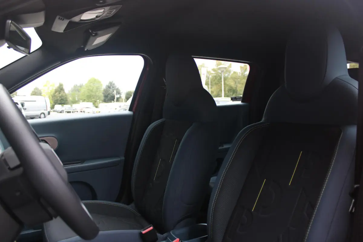 RED 113PK 11 kW 44 kWh | 3-FASE | APPLE CARPLAY/ANDROID AUTO | CRUISE CONTROL | AIRCO | PARKEERSENSOREN ACHTER | LED KOPLAMPEN | SPORTIEVE VELGEN 16" | DAB+ RADIO | DIGITAAL DASHBOARD | ELEK