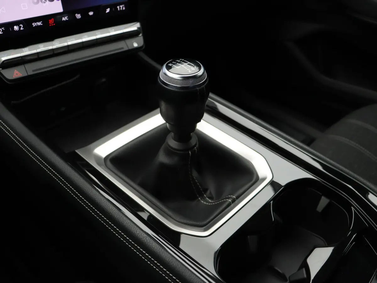 mild hybrid 130pk Techno | Trekhaak | Voorruitverwarming | Stoelverwarming | Elektrische stoel met geheugen |