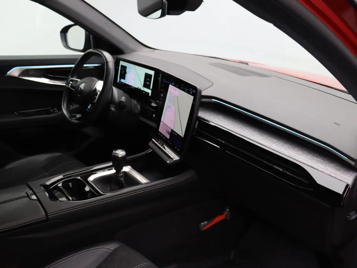 mild hybrid 130pk Techno | Trekhaak | Voorruitverwarming | Stoelverwarming | Elektrische stoel met geheugen |