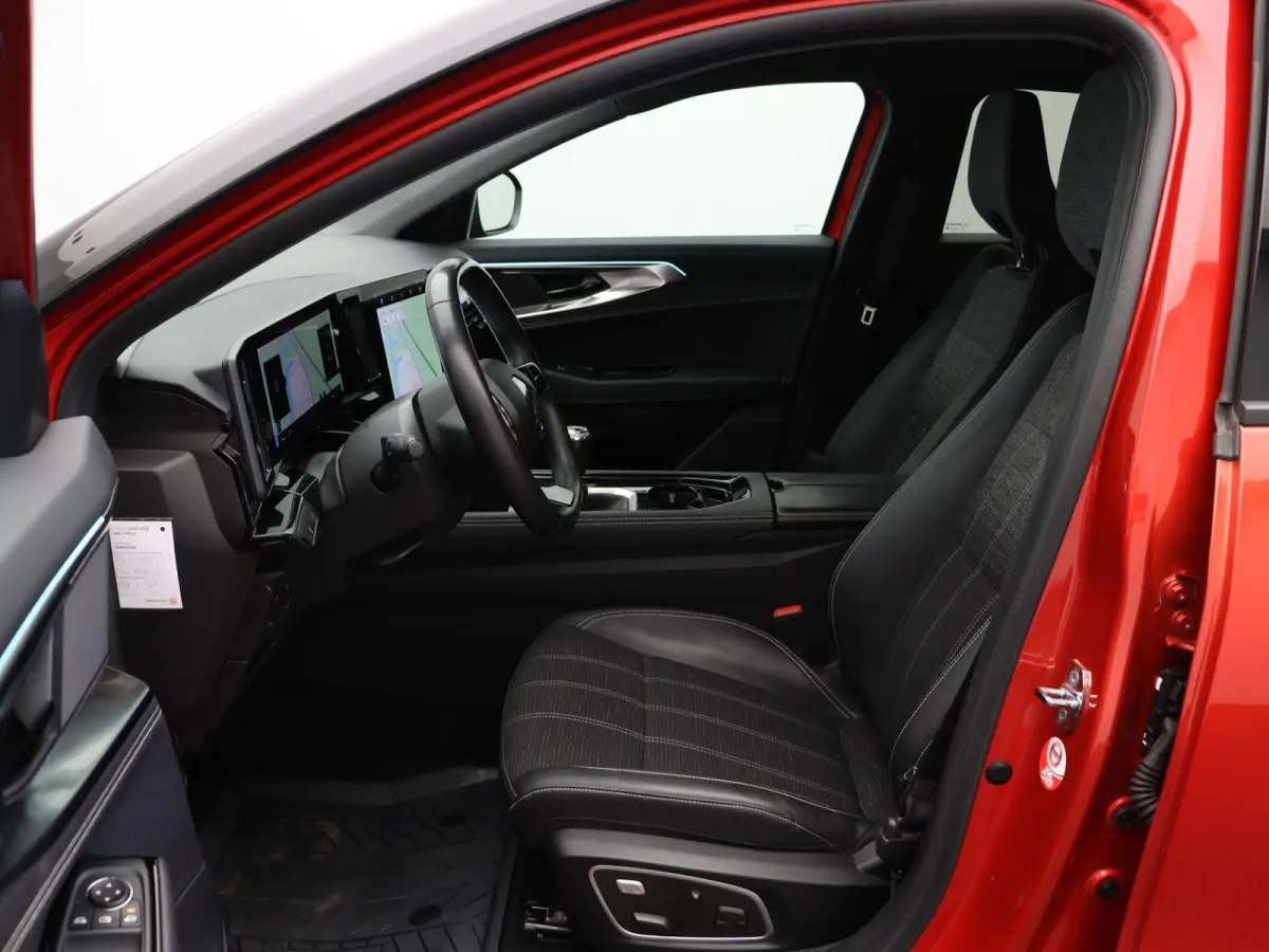 mild hybrid 130pk Techno | Trekhaak | Voorruitverwarming | Stoelverwarming | Elektrische stoel met geheugen |