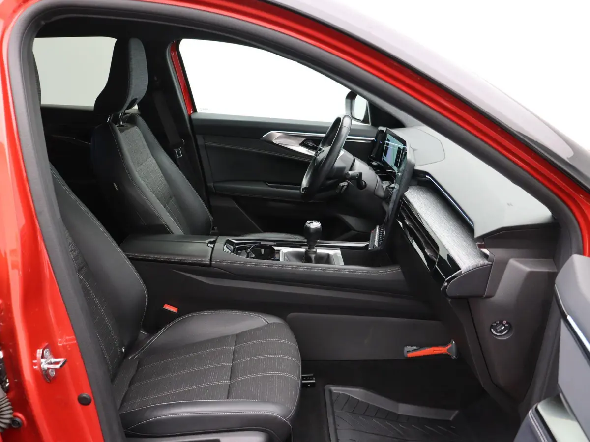 mild hybrid 130pk Techno | Trekhaak | Voorruitverwarming | Stoelverwarming | Elektrische stoel met geheugen |