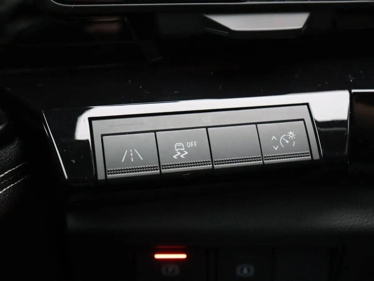 mild hybrid 130pk Techno | Trekhaak | Voorruitverwarming | Stoelverwarming | Elektrische stoel met geheugen |