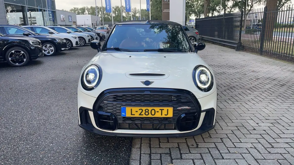 2.0 S John Cooper Works 178 PK | Automaat | Connected Navigation Plus | Head-up display | Navigatiesysteem | Apple Carplay/Android Auto | Draadloze telefoonlader | Leder |