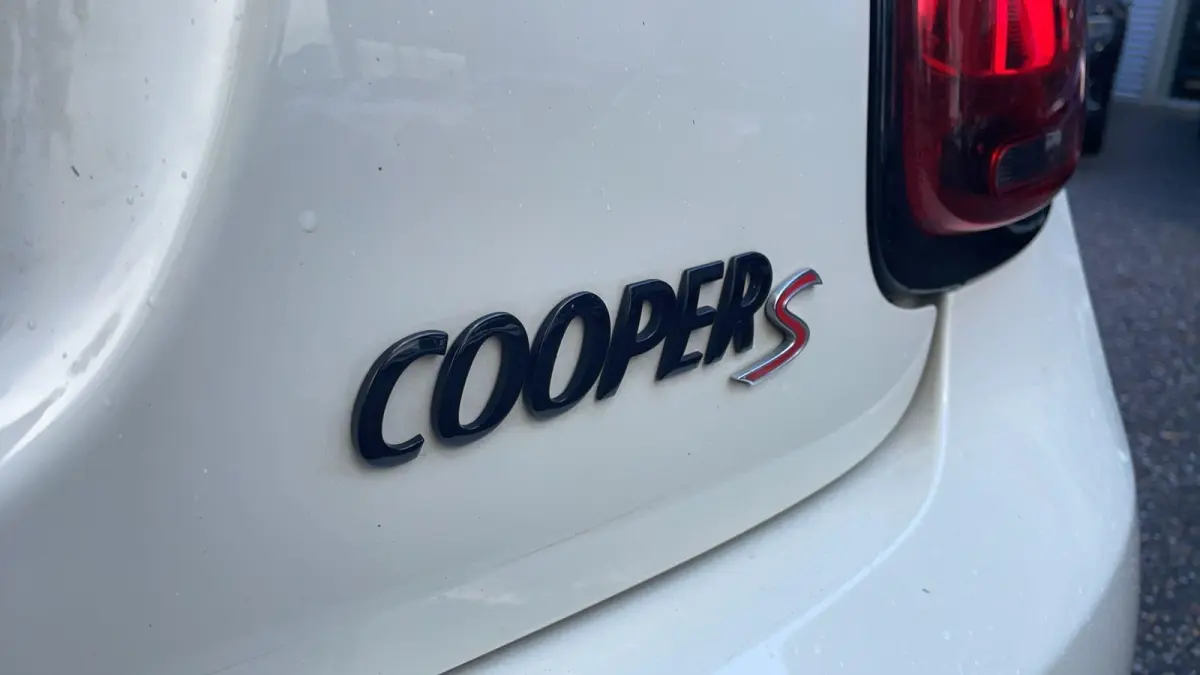 2.0 S John Cooper Works 178 PK | Automaat | Connected Navigation Plus | Head-up display | Navigatiesysteem | Apple Carplay/Android Auto | Draadloze telefoonlader | Leder |