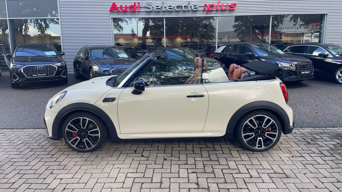 2.0 S John Cooper Works 178 PK | Automaat | Connected Navigation Plus | Head-up display | Navigatiesysteem | Apple Carplay/Android Auto | Draadloze telefoonlader | Leder |