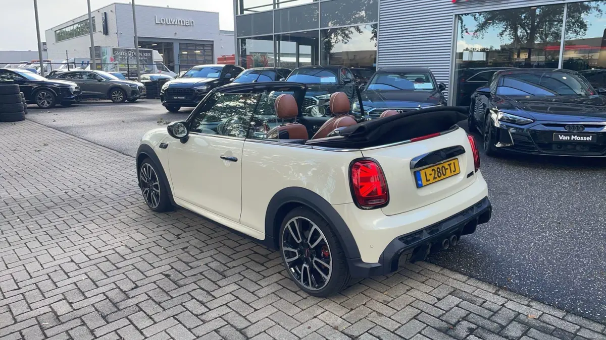 2.0 S John Cooper Works 178 PK | Automaat | Connected Navigation Plus | Head-up display | Navigatiesysteem | Apple Carplay/Android Auto | Draadloze telefoonlader | Leder |