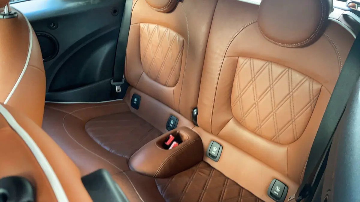 2.0 S John Cooper Works 178 PK | Automaat | Connected Navigation Plus | Head-up display | Navigatiesysteem | Apple Carplay/Android Auto | Draadloze telefoonlader | Leder |