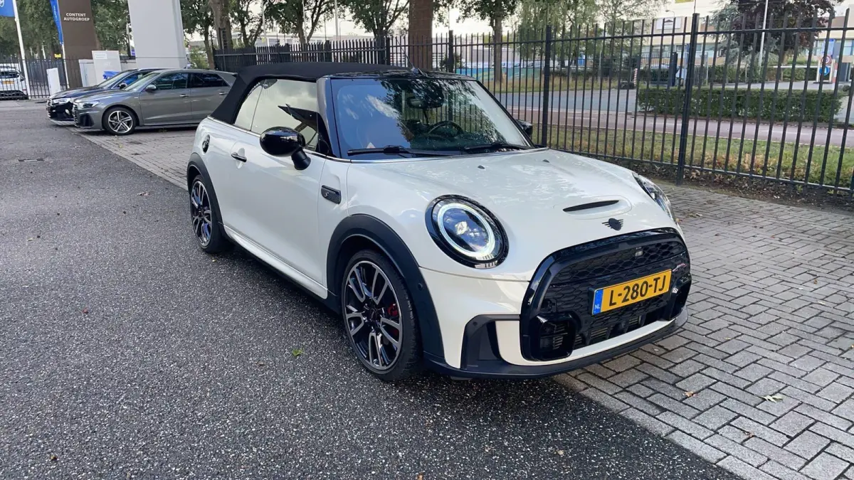 2.0 S John Cooper Works 178 PK | Automaat | Connected Navigation Plus | Head-up display | Navigatiesysteem | Apple Carplay/Android Auto | Draadloze telefoonlader | Leder |