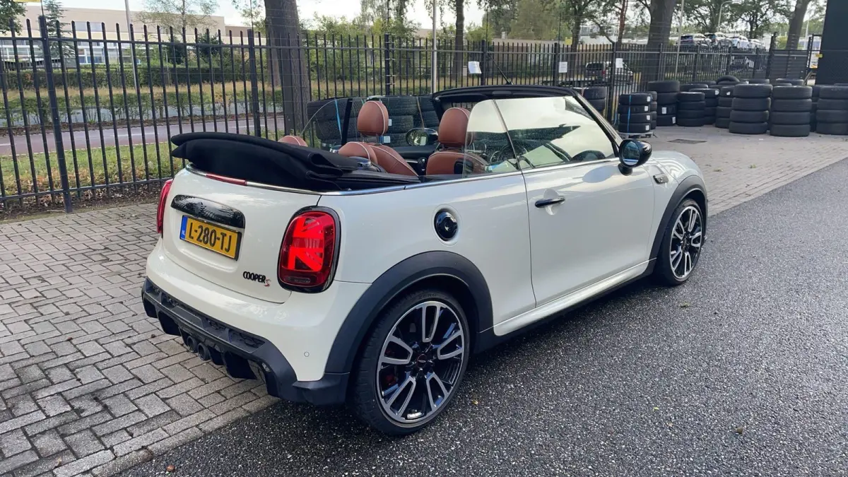 2.0 S John Cooper Works 178 PK | Automaat | Connected Navigation Plus | Head-up display | Navigatiesysteem | Apple Carplay/Android Auto | Draadloze telefoonlader | Leder |