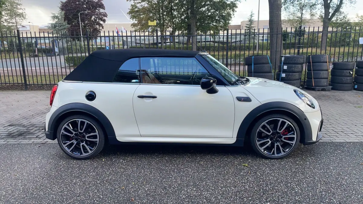 2.0 S John Cooper Works 178 PK | Automaat | Connected Navigation Plus | Head-up display | Navigatiesysteem | Apple Carplay/Android Auto | Draadloze telefoonlader | Leder |