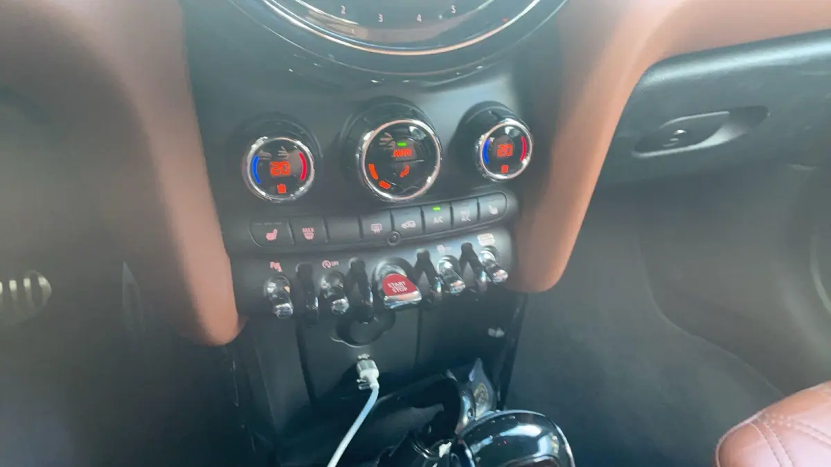 2.0 S John Cooper Works 178 PK | Automaat | Connected Navigation Plus | Head-up display | Navigatiesysteem | Apple Carplay/Android Auto | Draadloze telefoonlader | Leder |