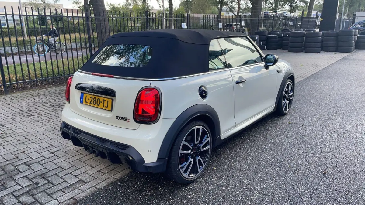 2.0 S John Cooper Works 178 PK | Automaat | Connected Navigation Plus | Head-up display | Navigatiesysteem | Apple Carplay/Android Auto | Draadloze telefoonlader | Leder |