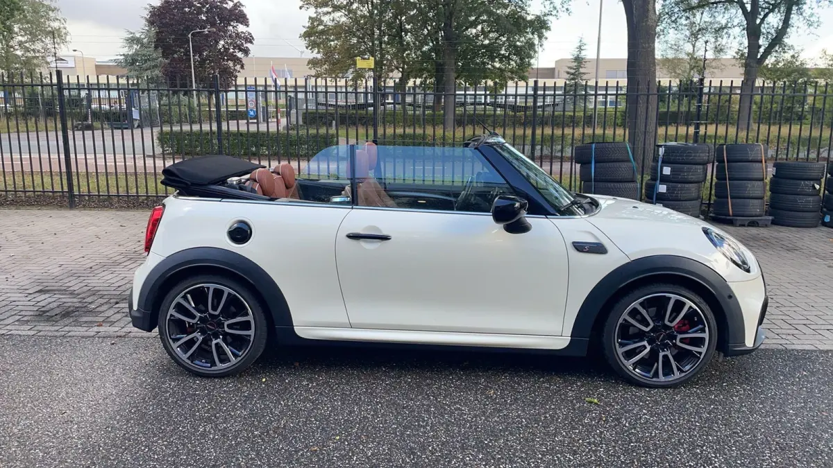 2.0 S John Cooper Works 178 PK | Automaat | Connected Navigation Plus | Head-up display | Navigatiesysteem | Apple Carplay/Android Auto | Draadloze telefoonlader | Leder |